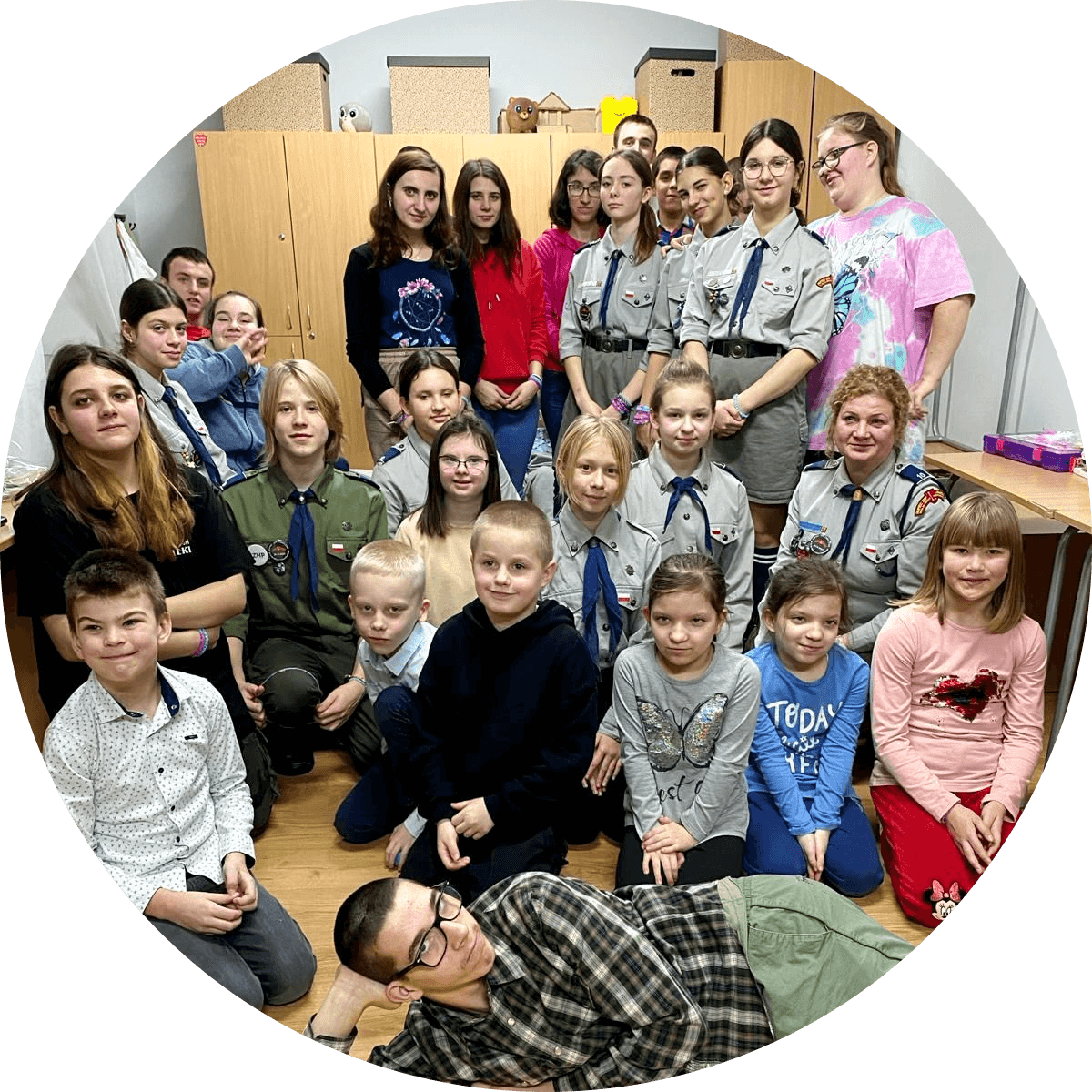 Spotkanie z Harcerzami | Zdjęcie grupowe uczestników zajęć.jpg.png