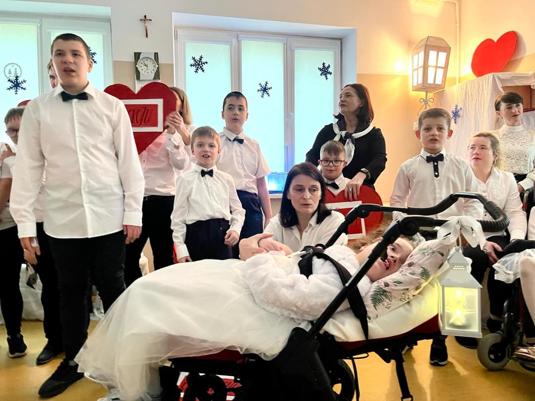 Między światłem, a ruchem… | Uczniowie podczas wystepu.jpg