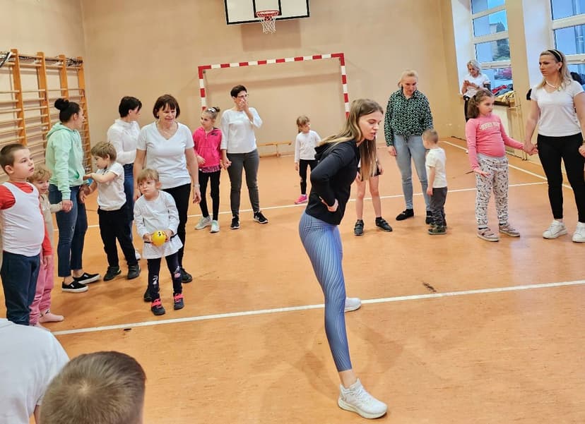 Ćwiczenia ruchowe z mistrzynią Polski w kickboxingu